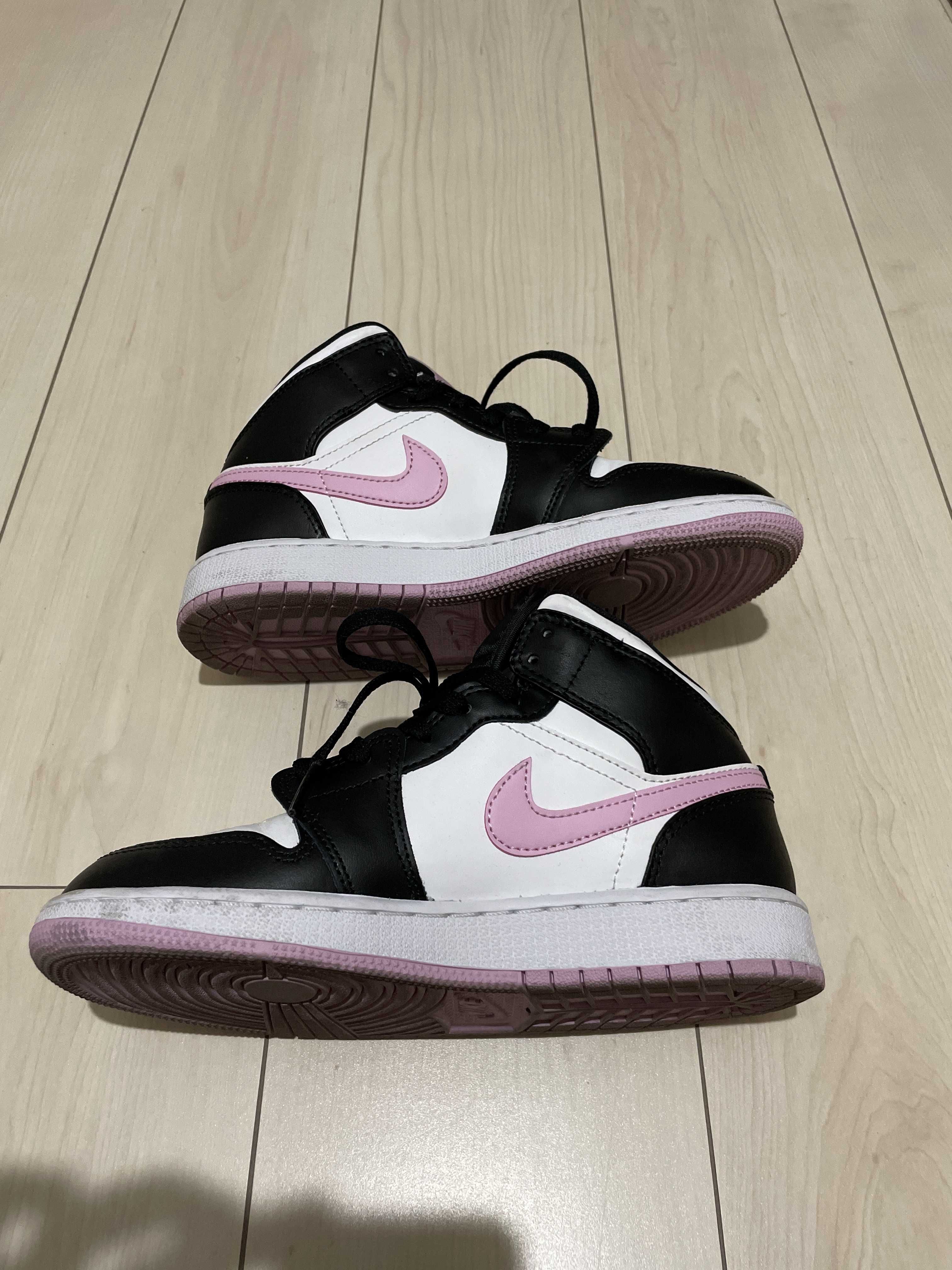 Nike GS Air Jordan 1 Mid "White/Black/Light Arctic Pink"
