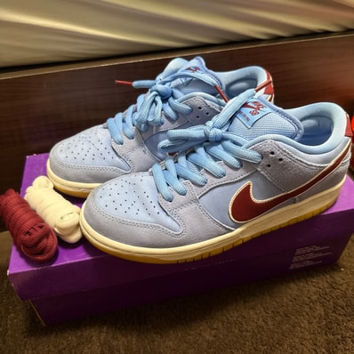 Nike SB Dunk Low Pro "Philadelphia Phillies/Valor Blue and Team Maroon"