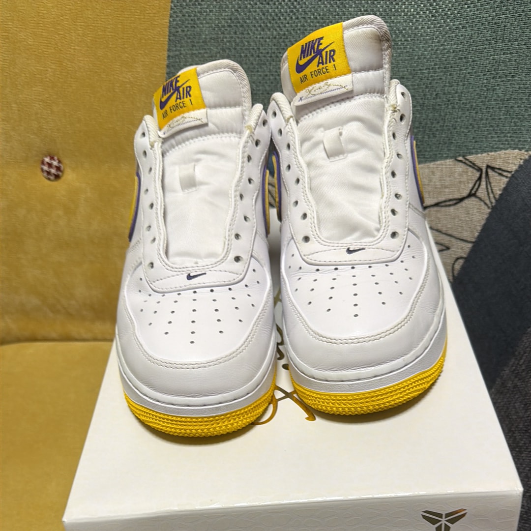Kobe Bryant × Nike Air Force 1 Low Retro QS "Varsity Maize and Varsity Purple"