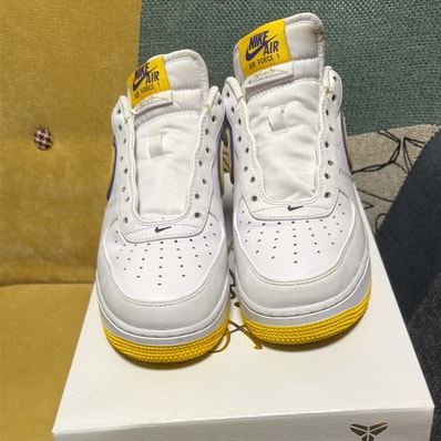 Kobe Bryant × Nike Air Force 1 Low Retro QS "Varsity Maize and Varsity Purple"