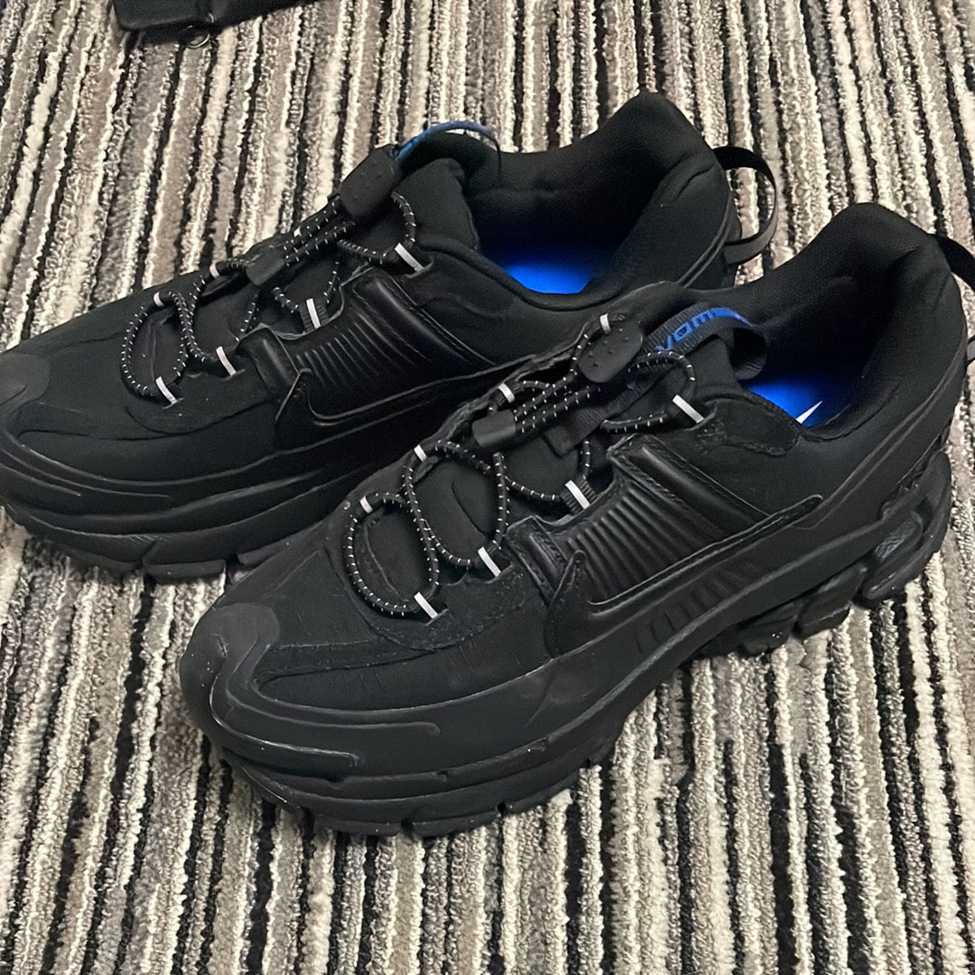 ナイキ ズーム ボメロ5 ローム "ブラック/レーサーブルー"