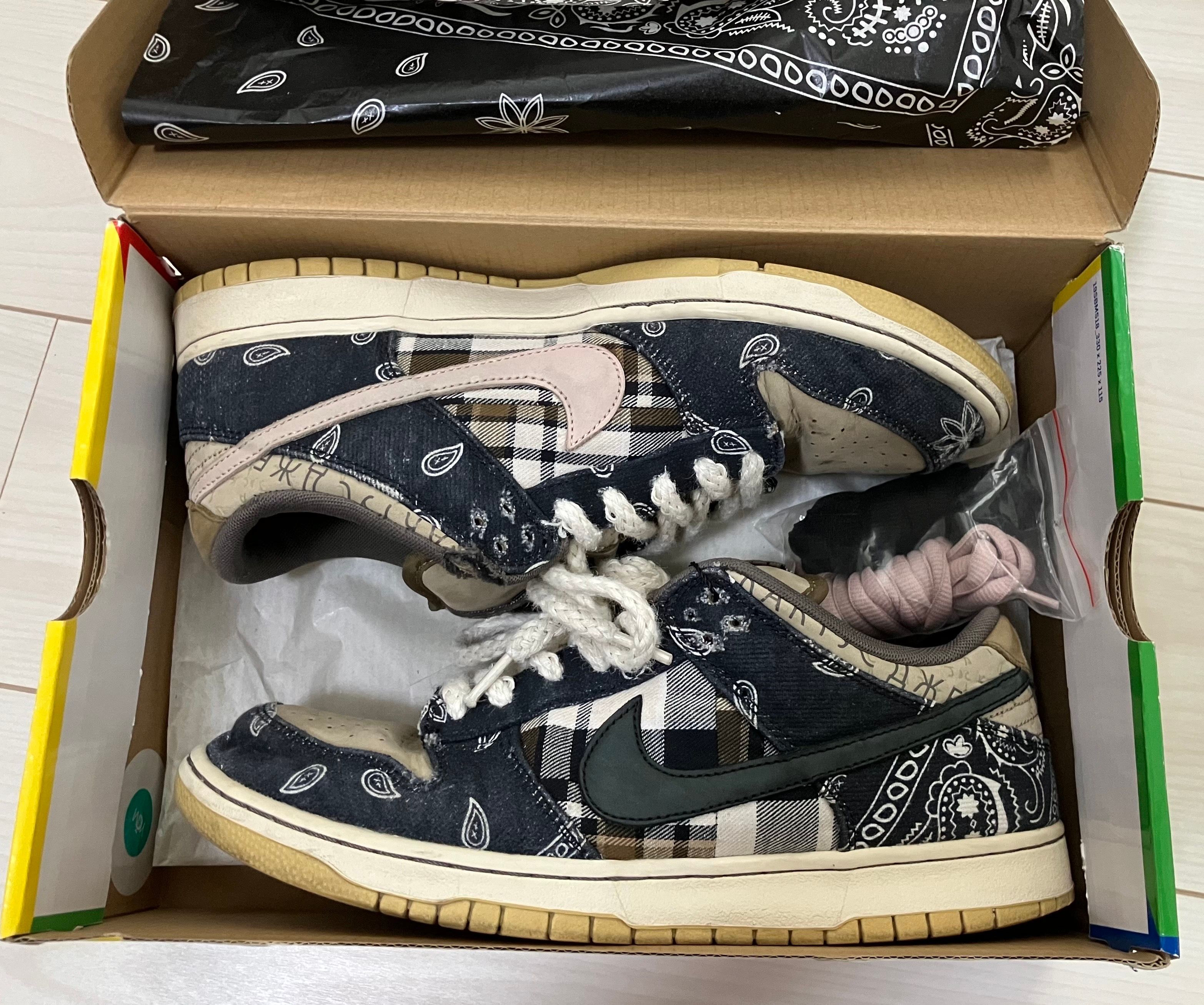 Travis Scott × Nike SB Dunk Low "Black/Parachute Beige"