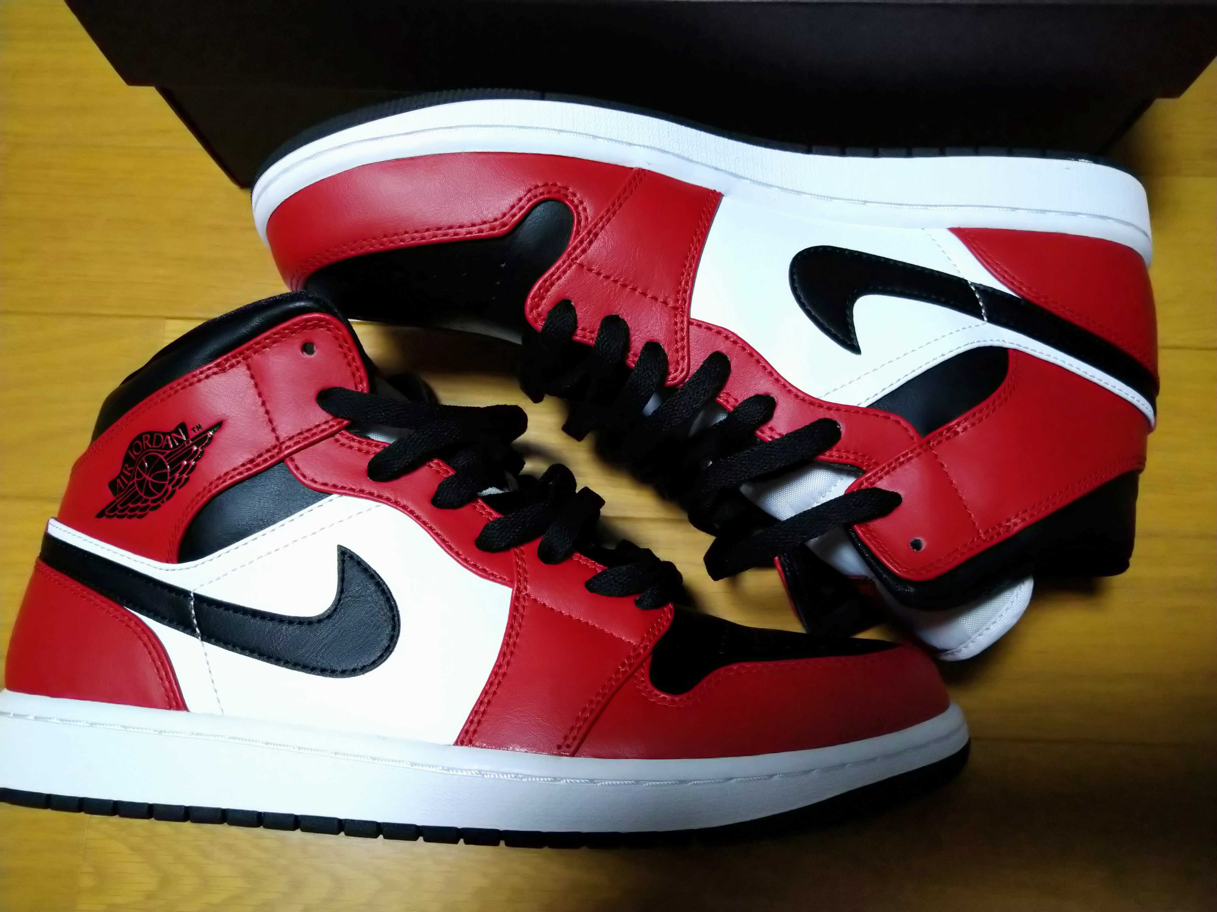 Nike Air Jordan 1 Mid "Chicago Black Toe"