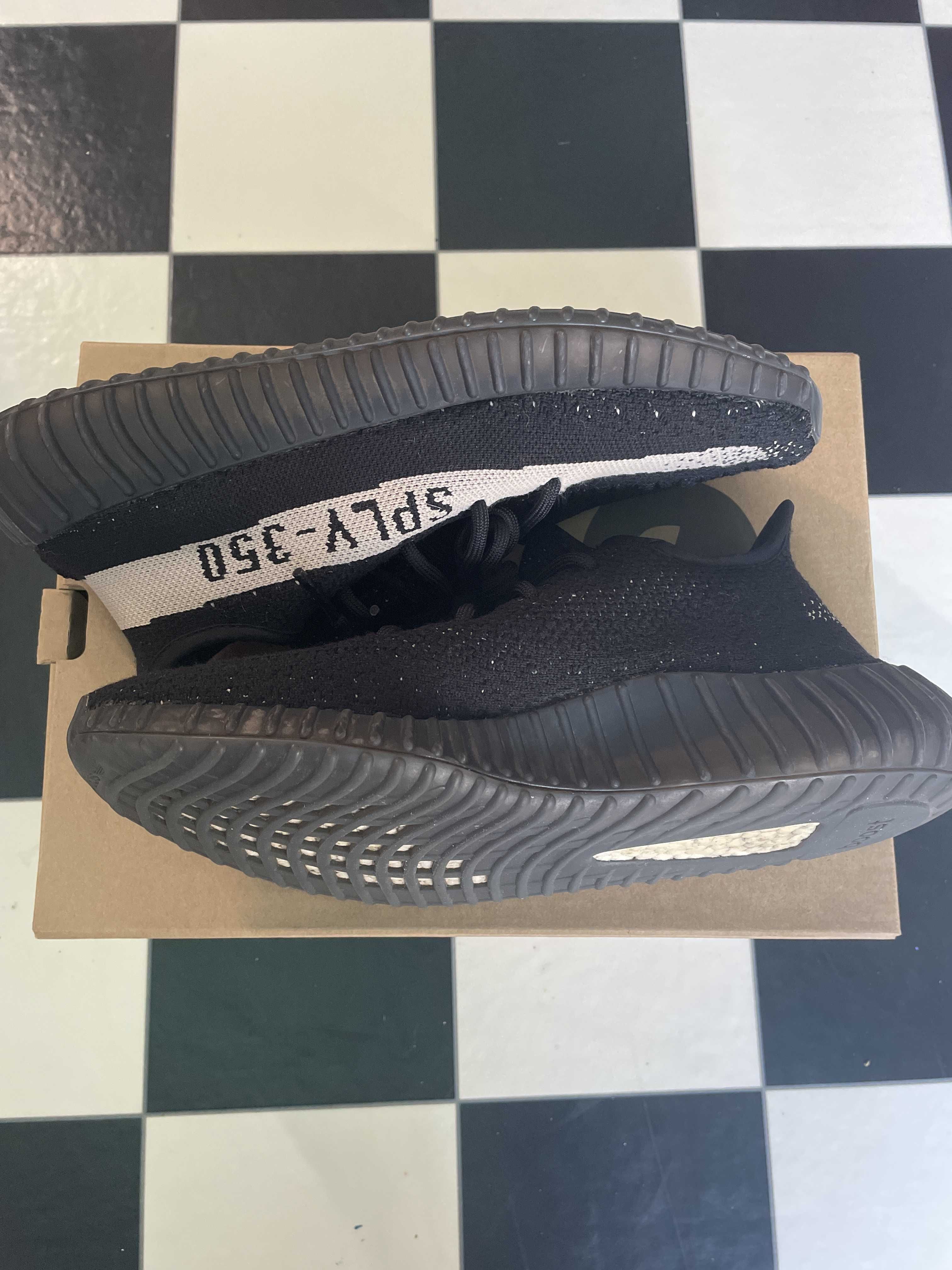 adidas YEEZY Boost 350 V2 "Oreo"