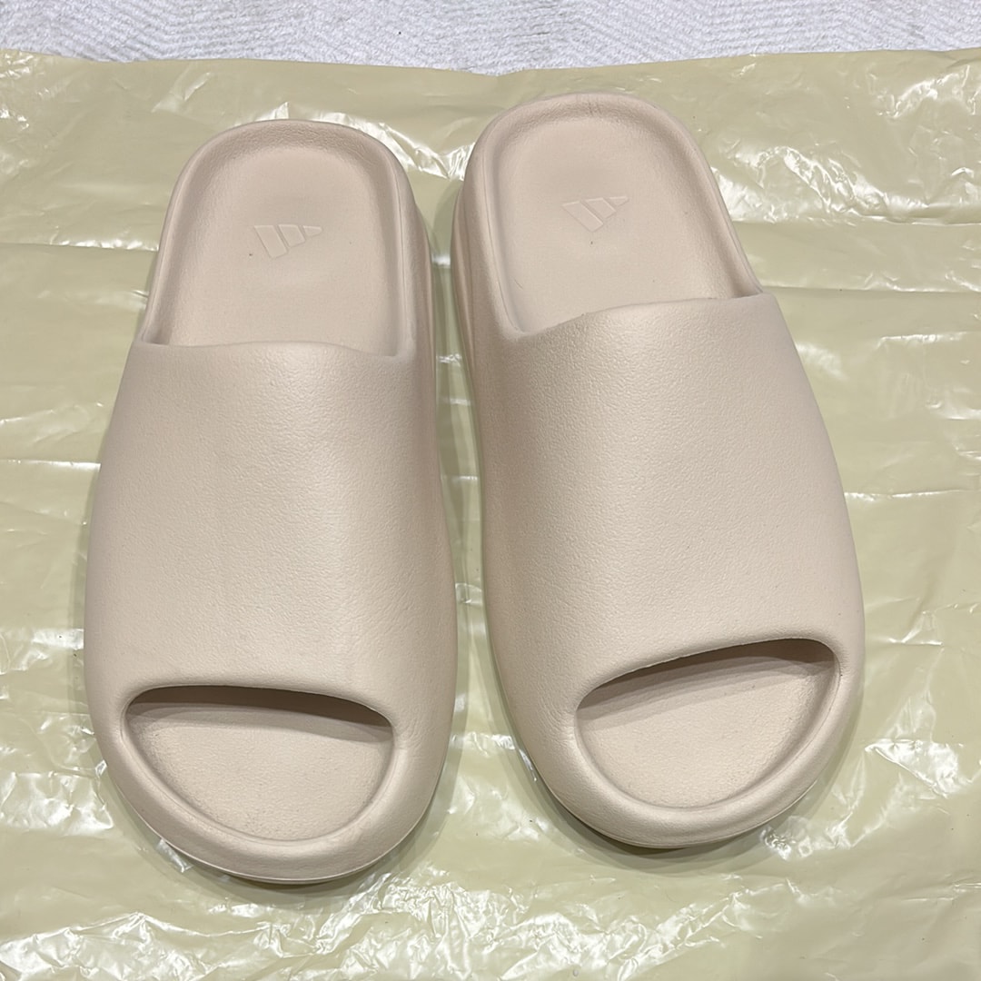 アディダス イージースライド "ボーン" (FZ5897)