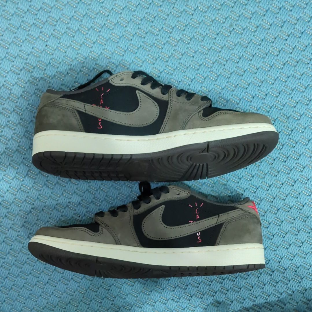Travis Scott × Nike Air Jordan 1 Low OG SP-T "Black/Dark Mocha"