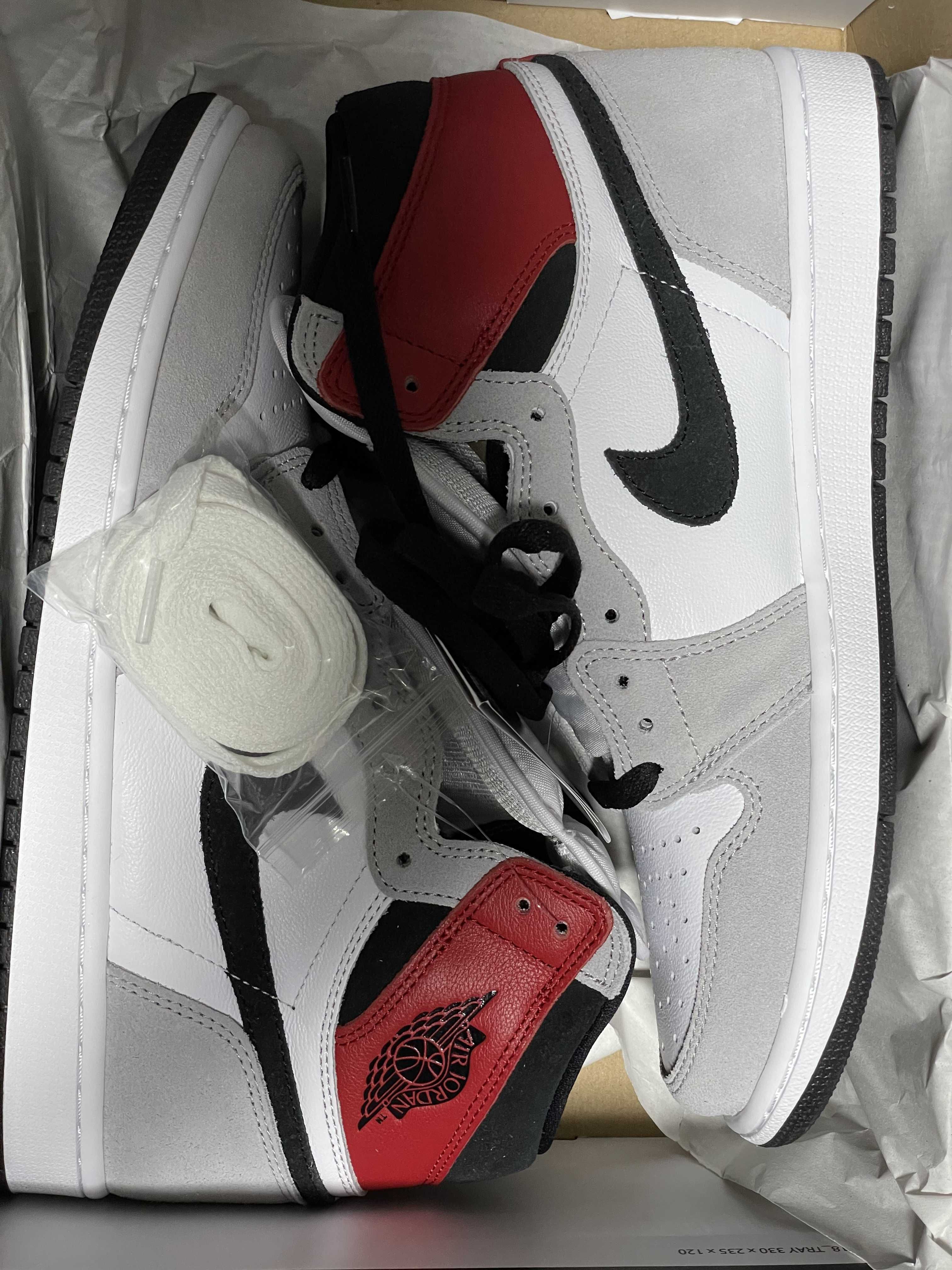 Nike Air Jordan 1 High OG "White/Black/Light Smoke Grey"
