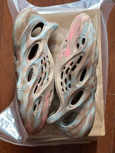 adidas YEEZY Foam Runner "Mx Sand Grey"