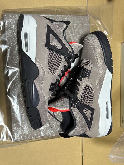 Nike Air Jordan 4 "Taupe Haze"
