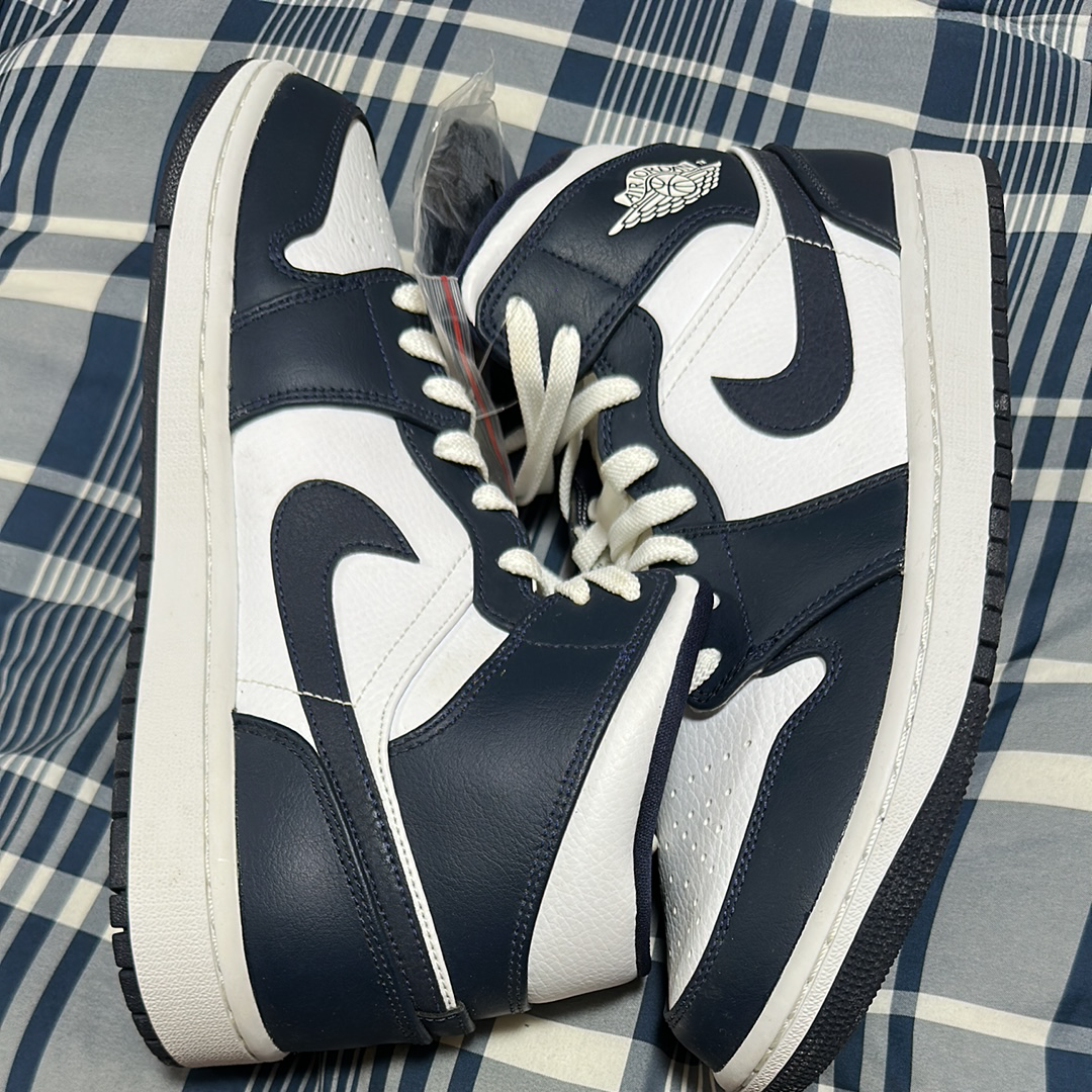 Nike Air Jordan 1 Mid "White Metallic Gold Obsidian"