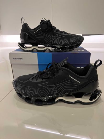 White Mountaineering × Mizuno Wave Prophecy "Black"