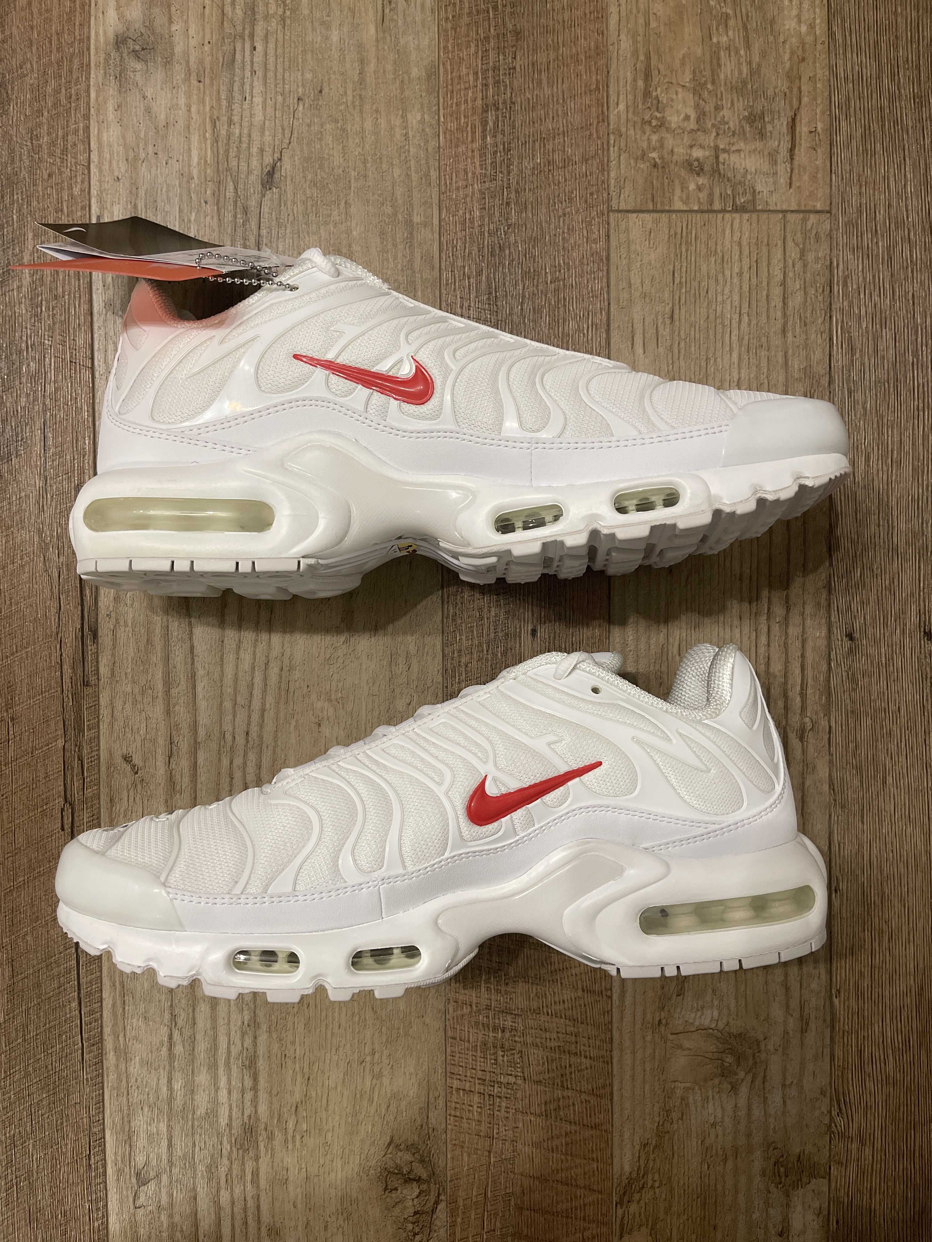 Supreme x Nike Air Max Plus TN "White/Speed Red"