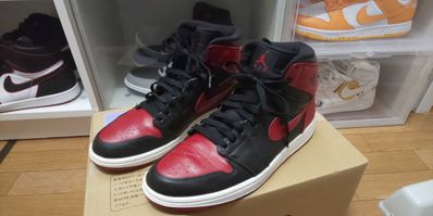 Nike Air Jordan 1 Retro High OG "Bred/Banned" (2016)