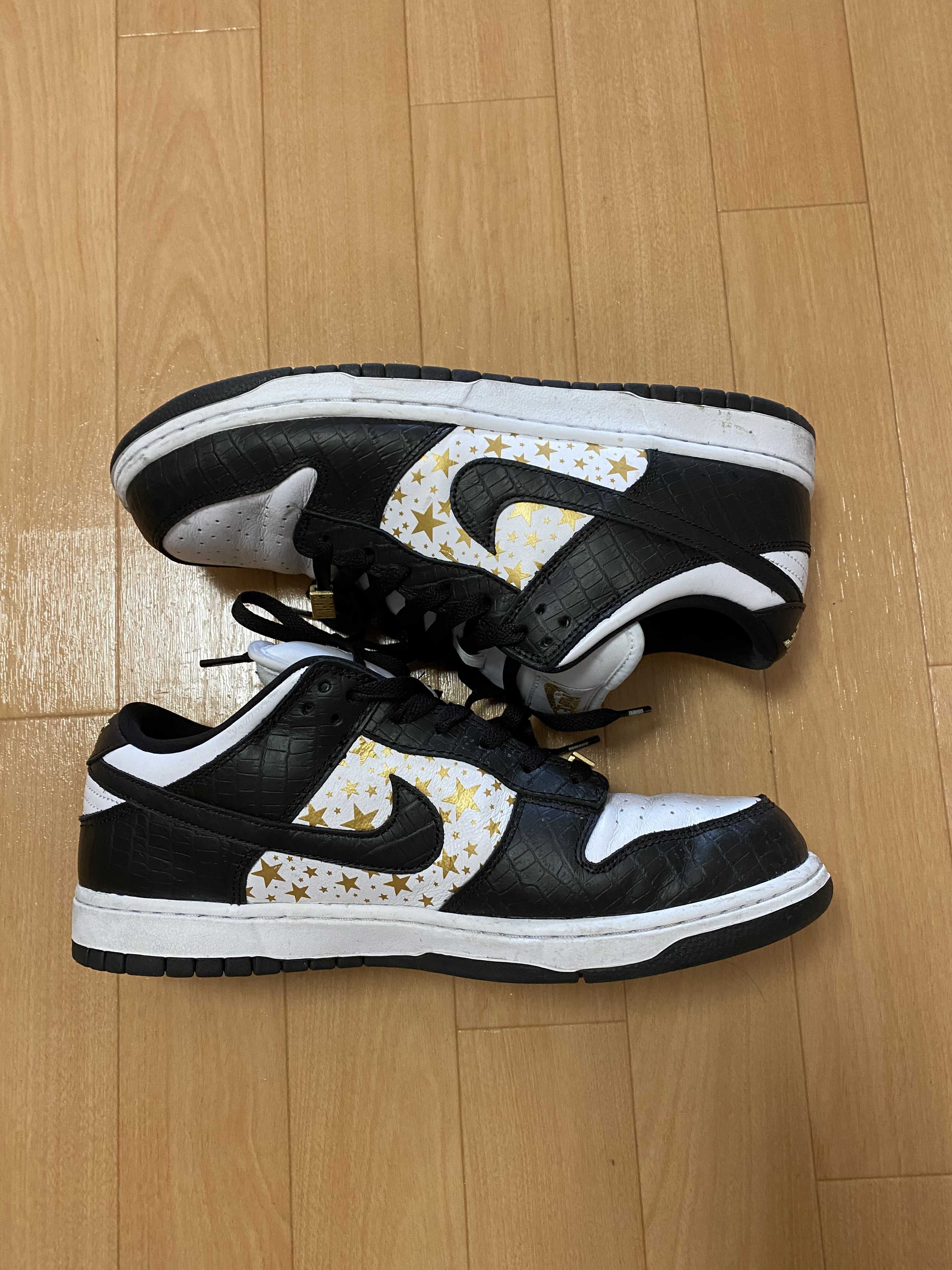 Supreme × Nike SB Dunk Low OG QS Gold Stars "White/Black"