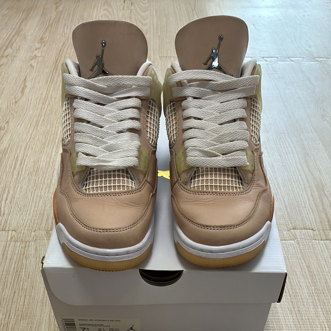 ナイキ ウィメンズ エアジョーダン4 "シマー"