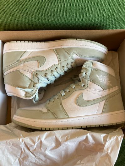 Nike Women's Air Jordan 1 High OG "Seafoam"