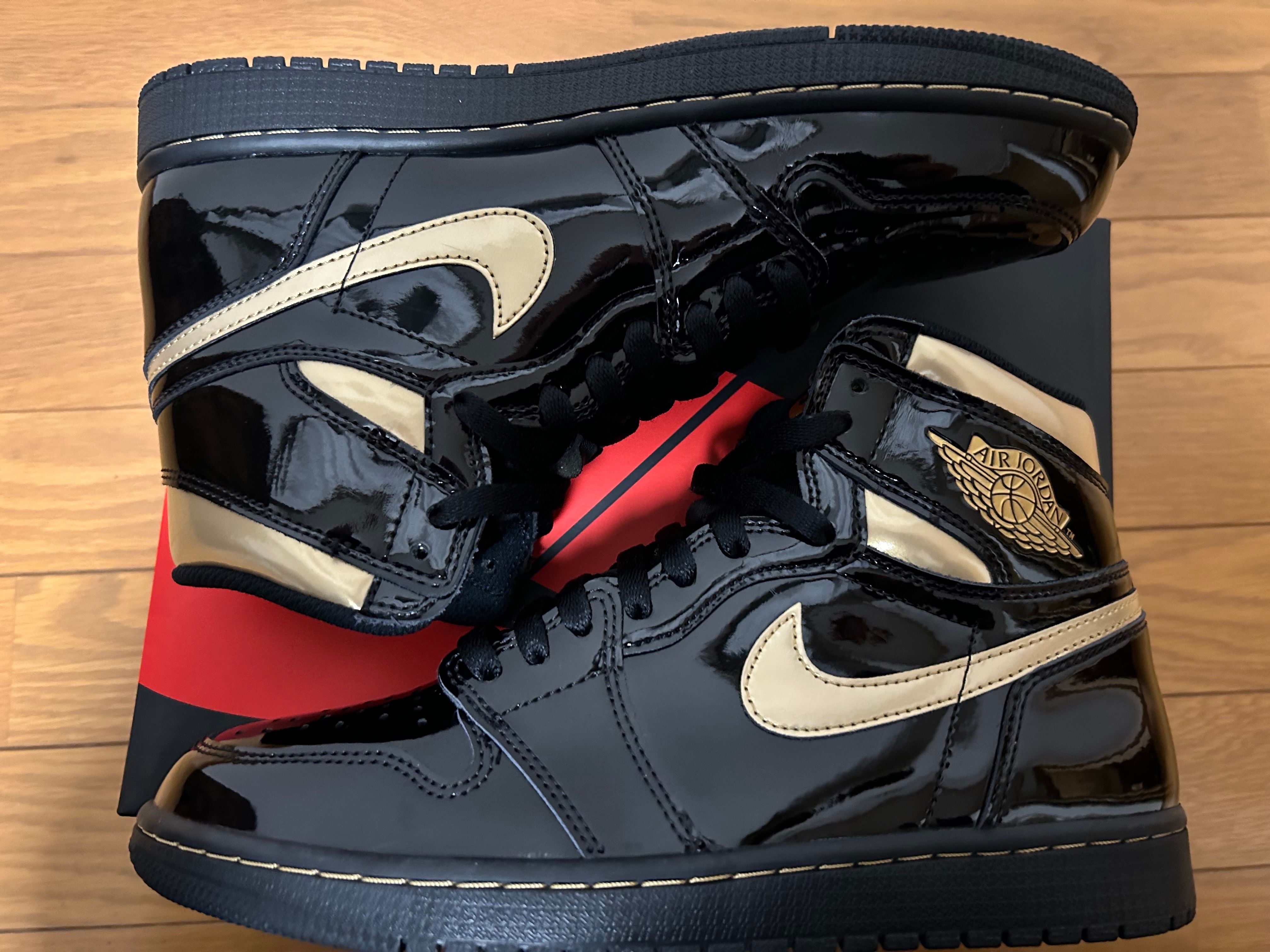 Nike Air Jordan 1 High OG "Black-Metalic Gold"