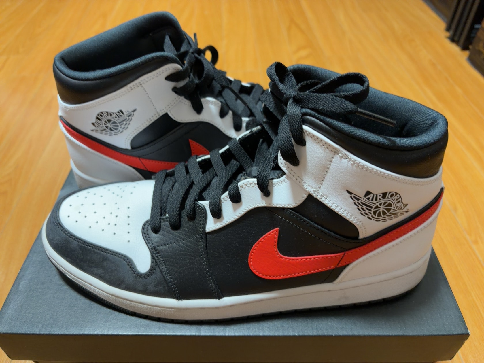 Nike Air Jordan 1 Mid "Black/Chile Red/White"