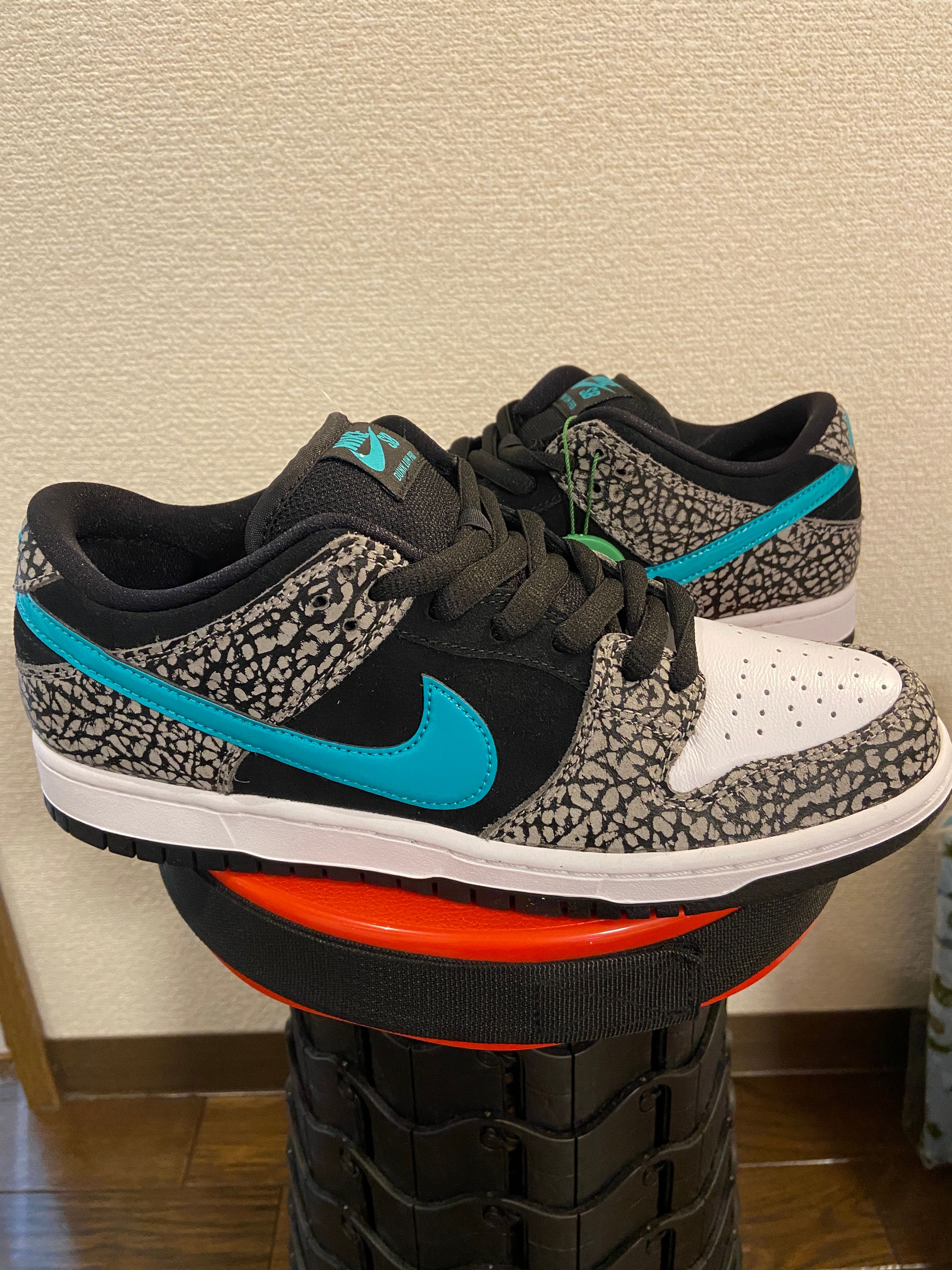 Nike SB Dunk Low "Elephant/Safari"