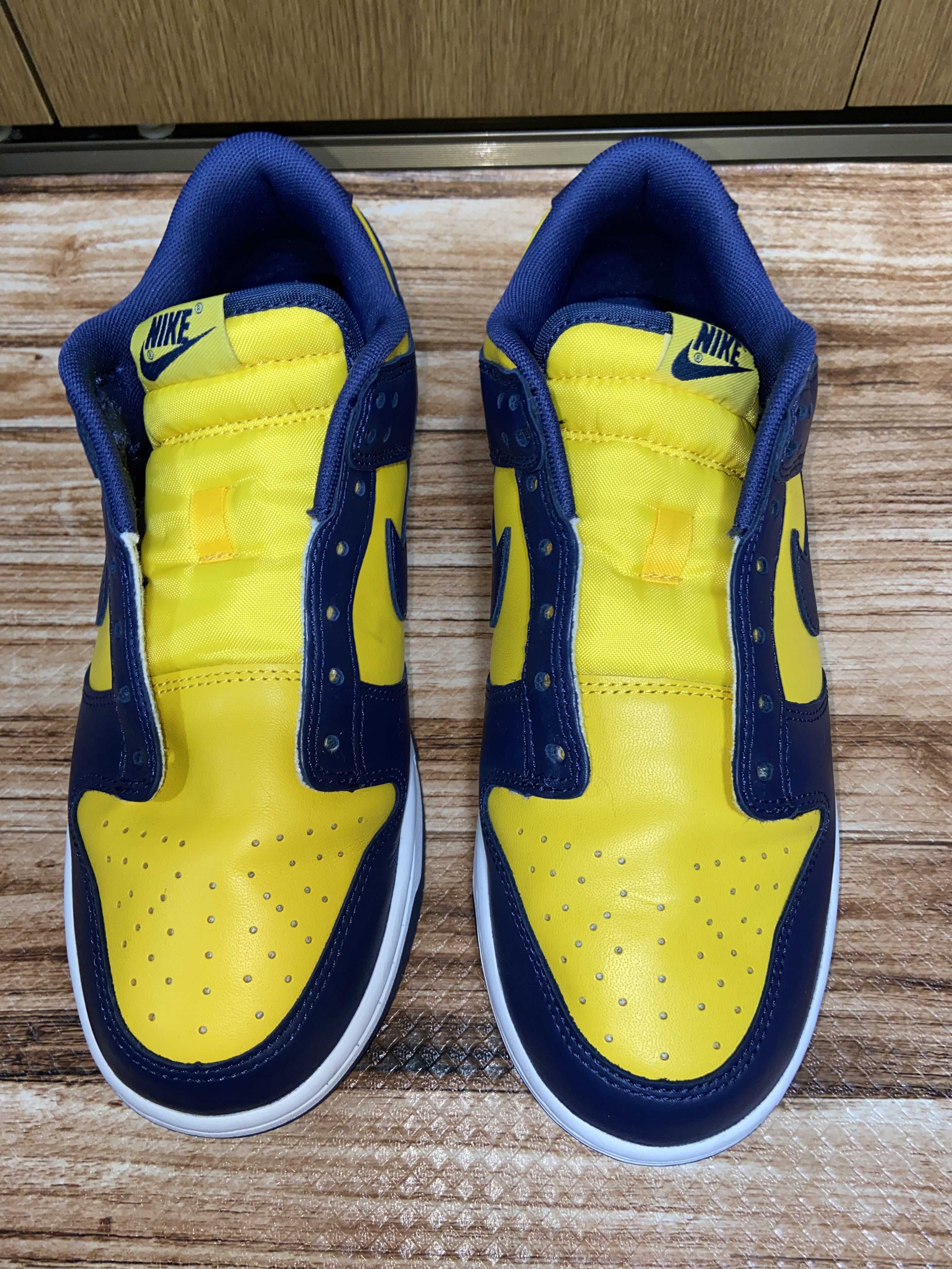 Nike Dunk Low "Michigan"