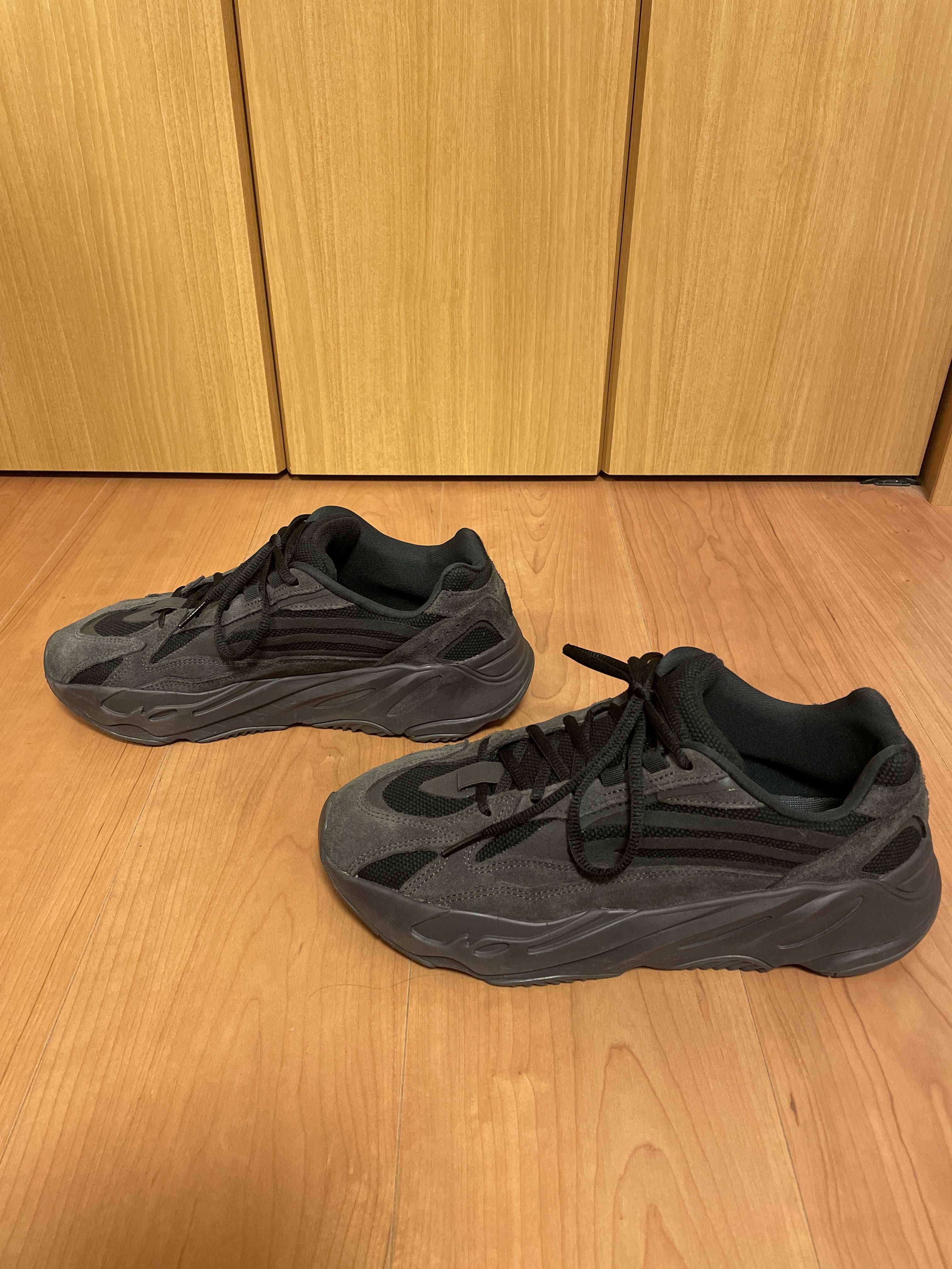 adidas YEEZY BOOST 700 V2 "Vanta"