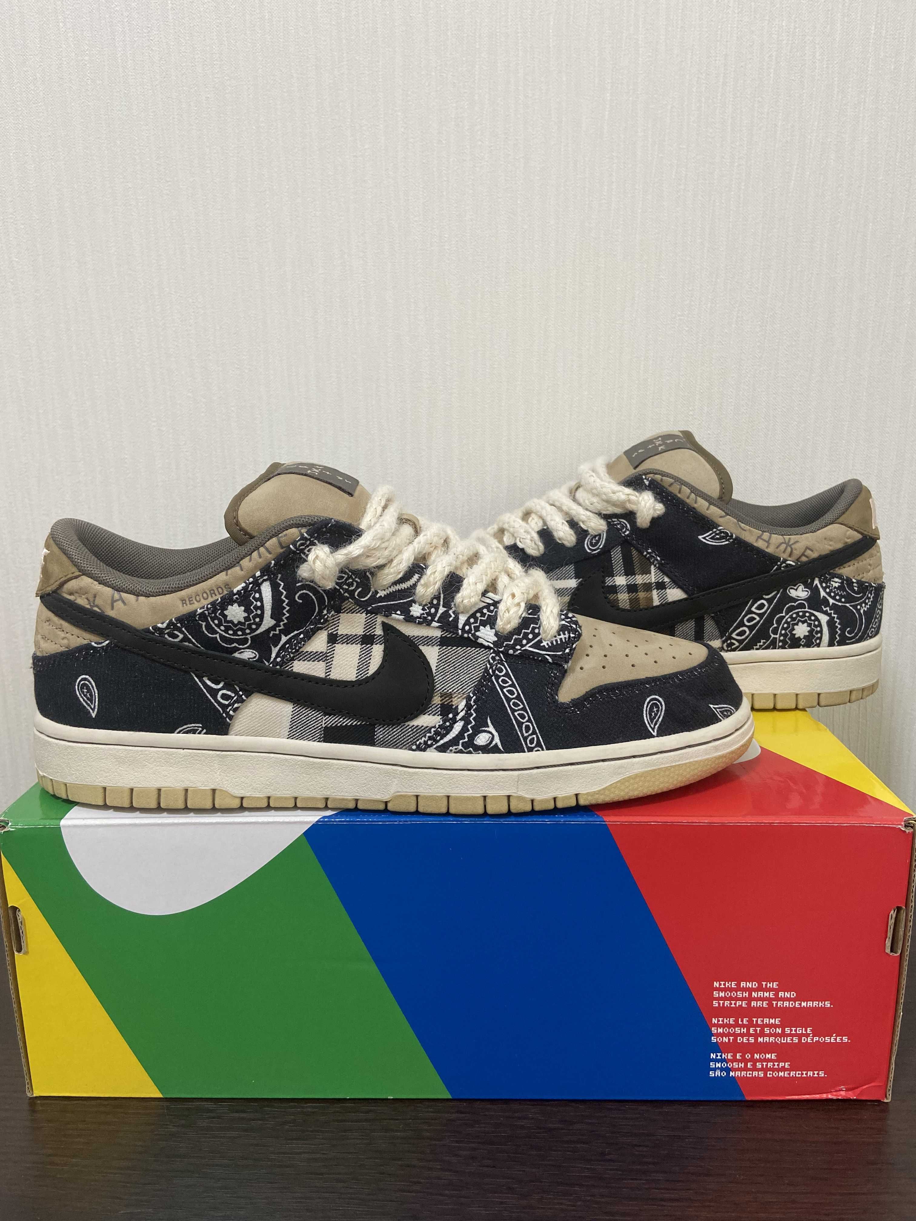 Travis Scott × Nike SB Dunk Low "Black/Parachute Beige"