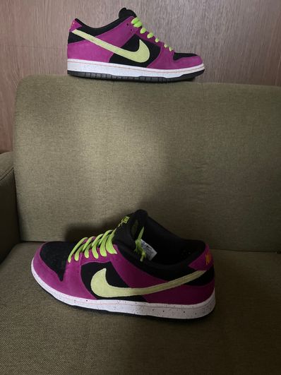 Nike SB Dunk Low "Red Plum"