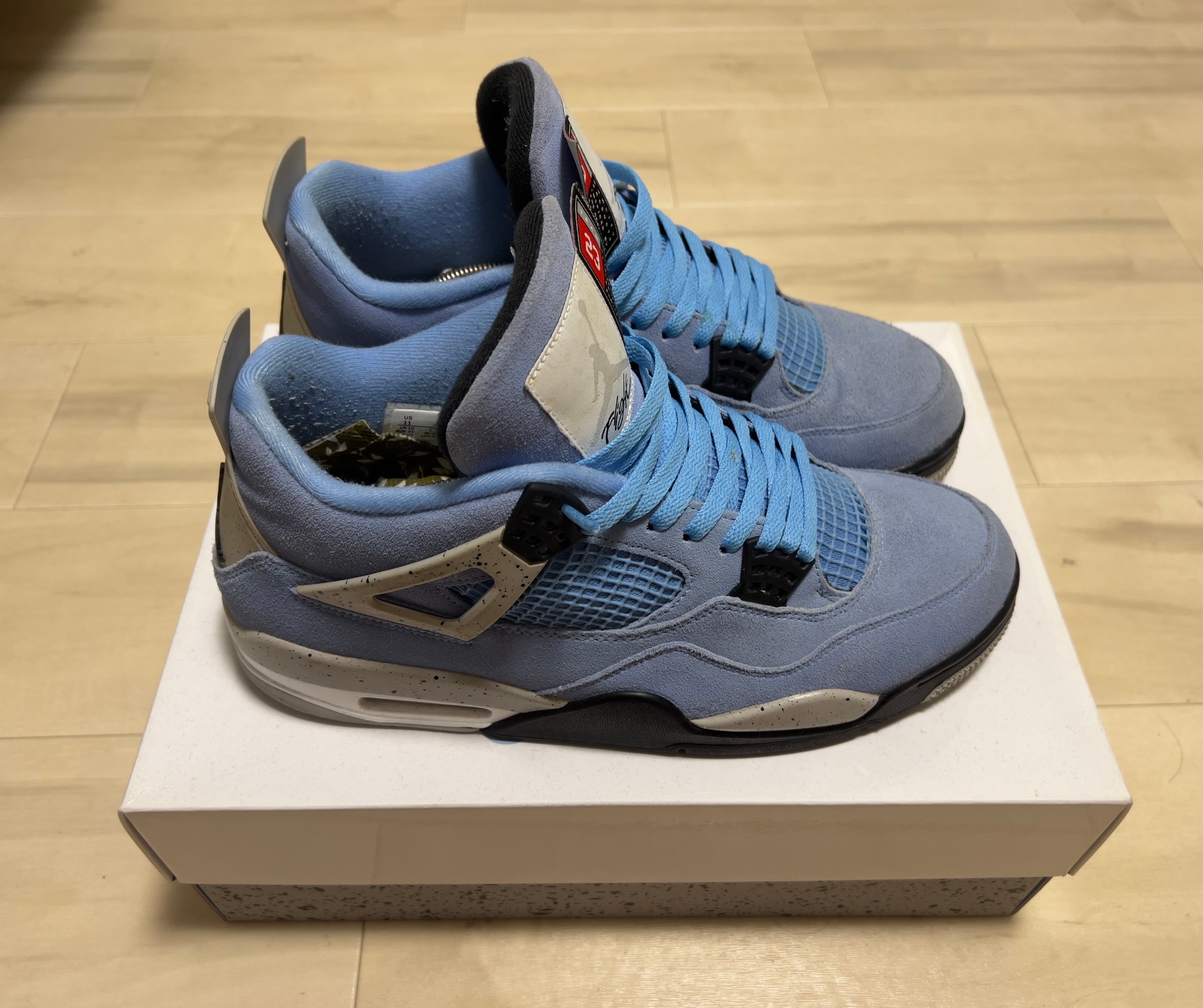 Nike Air Jordan 4 "University Blue"
