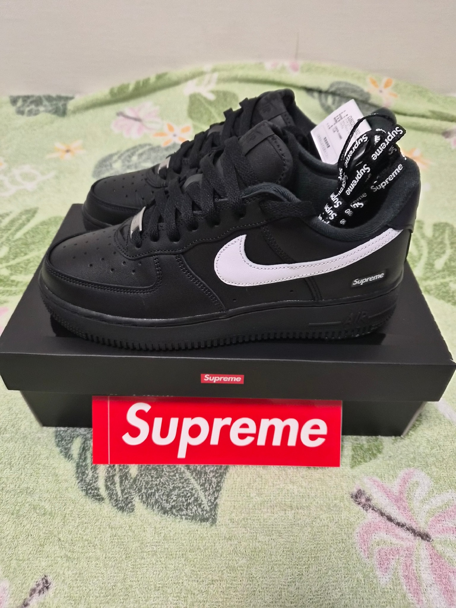 Supreme × Nike Air Force 1 Low "Black/White"