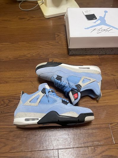 Nike Air Jordan 4 "University Blue"