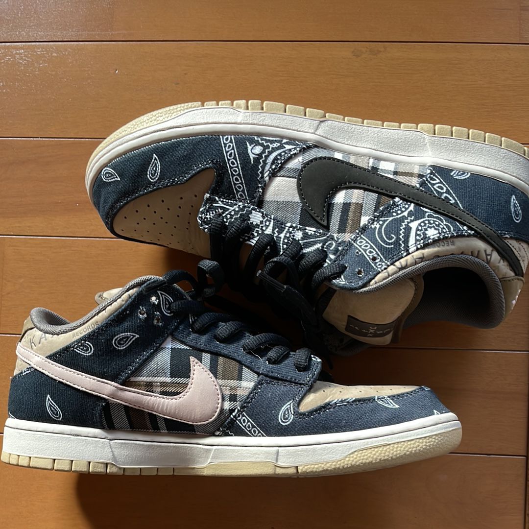 Travis Scott × Nike SB Dunk Low "Black/Parachute Beige"
