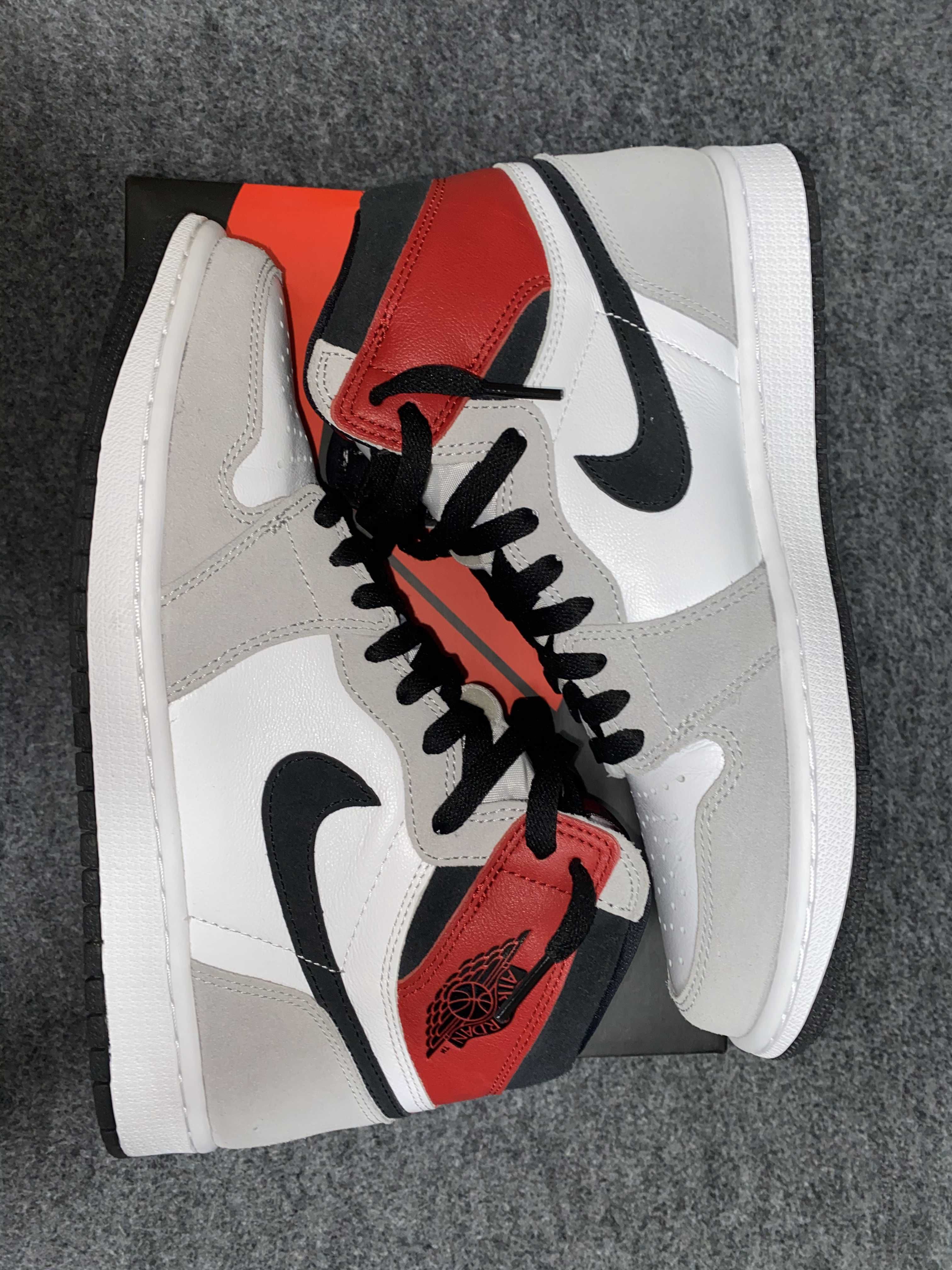 Nike Air Jordan 1 High OG "White/Black/Light Smoke Grey"