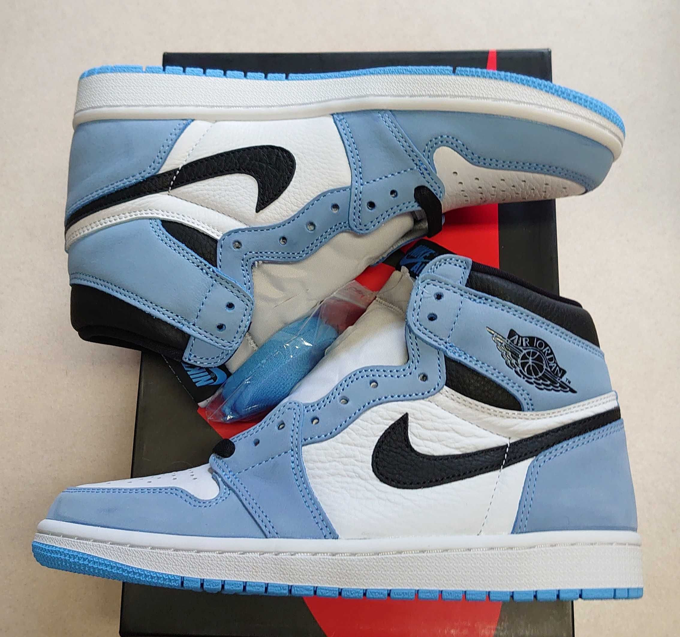 Nike Air Jordan 1 High OG "University Blue"
