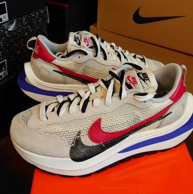 sacai × Nike Vapor Waffle "Royal Fuchsia"