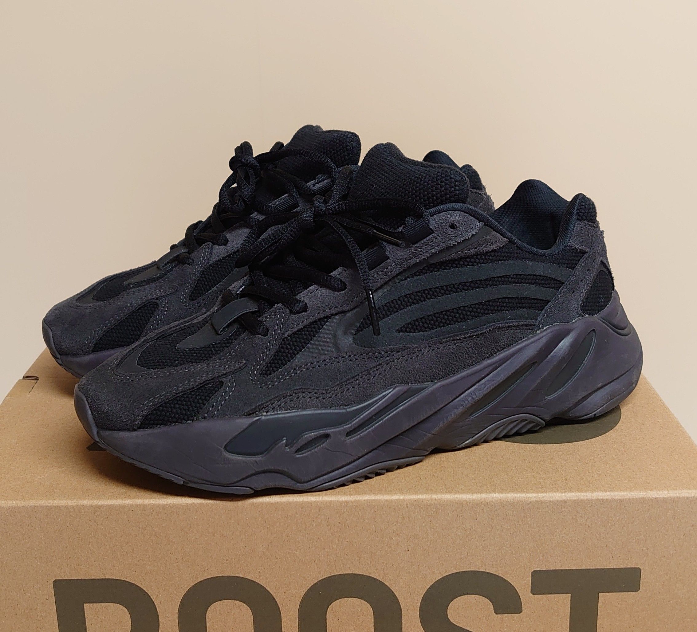 adidas YEEZY BOOST 700 V2 "Vanta"