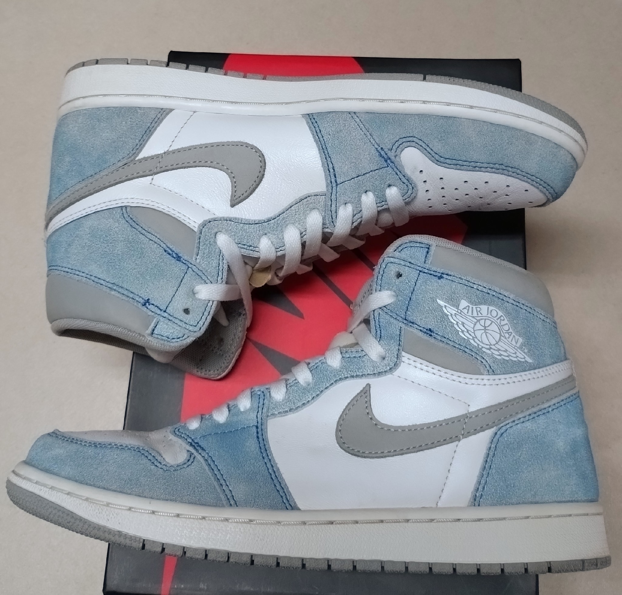 Nike Air Jordan 1 High OG "Hyper Royal"