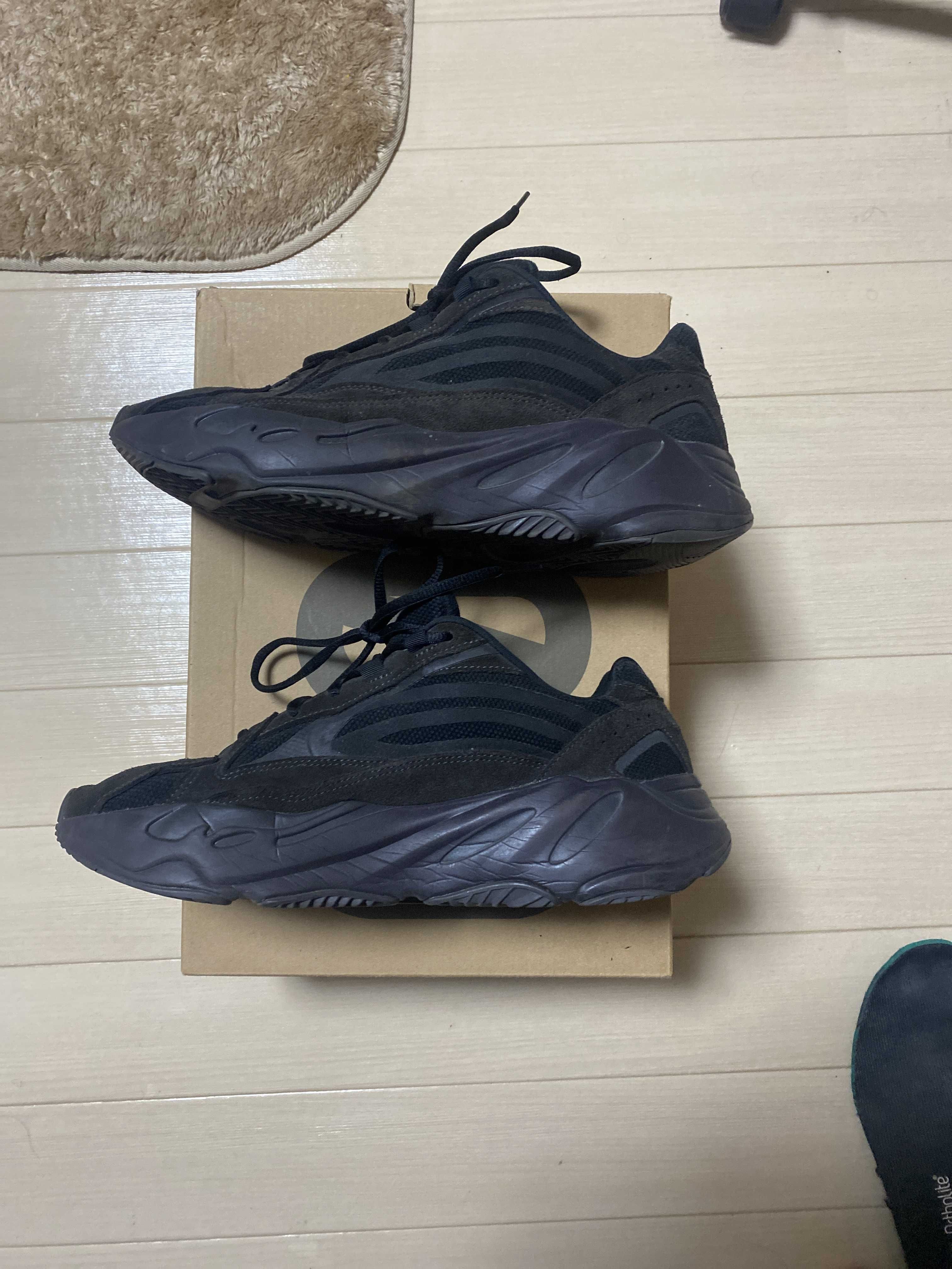 adidas YEEZY BOOST 700 V2 "Vanta"