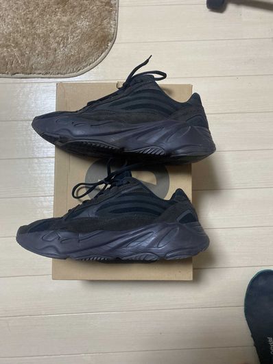adidas YEEZY BOOST 700 V2 "Vanta"