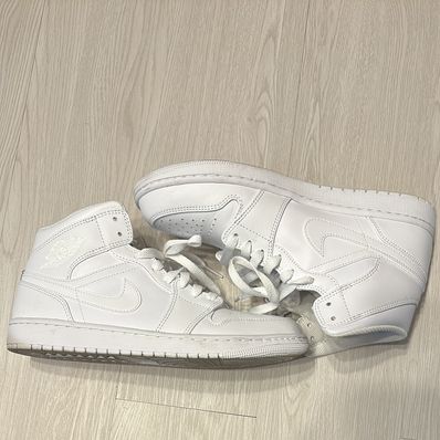 Nike Air Jordan 1 Mid "Triple White"
