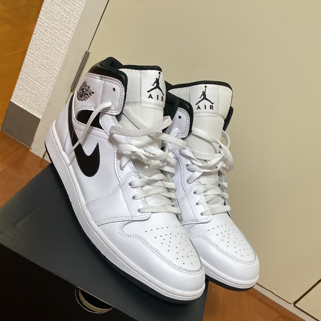Nike Air Jordan 1 Mid "White/Black"