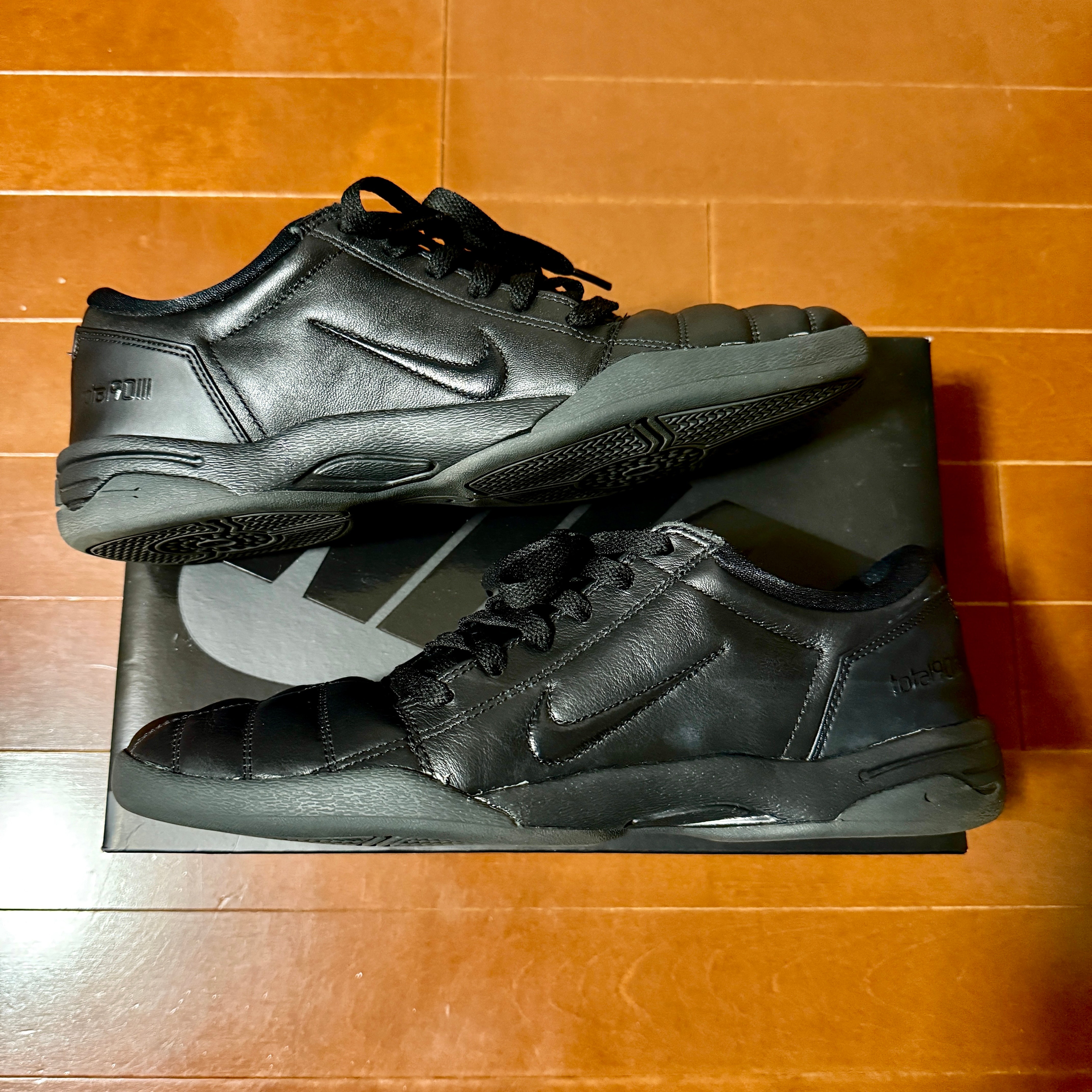 ナイキ ウィメンズ トータル90 3 "トリプルブラック"