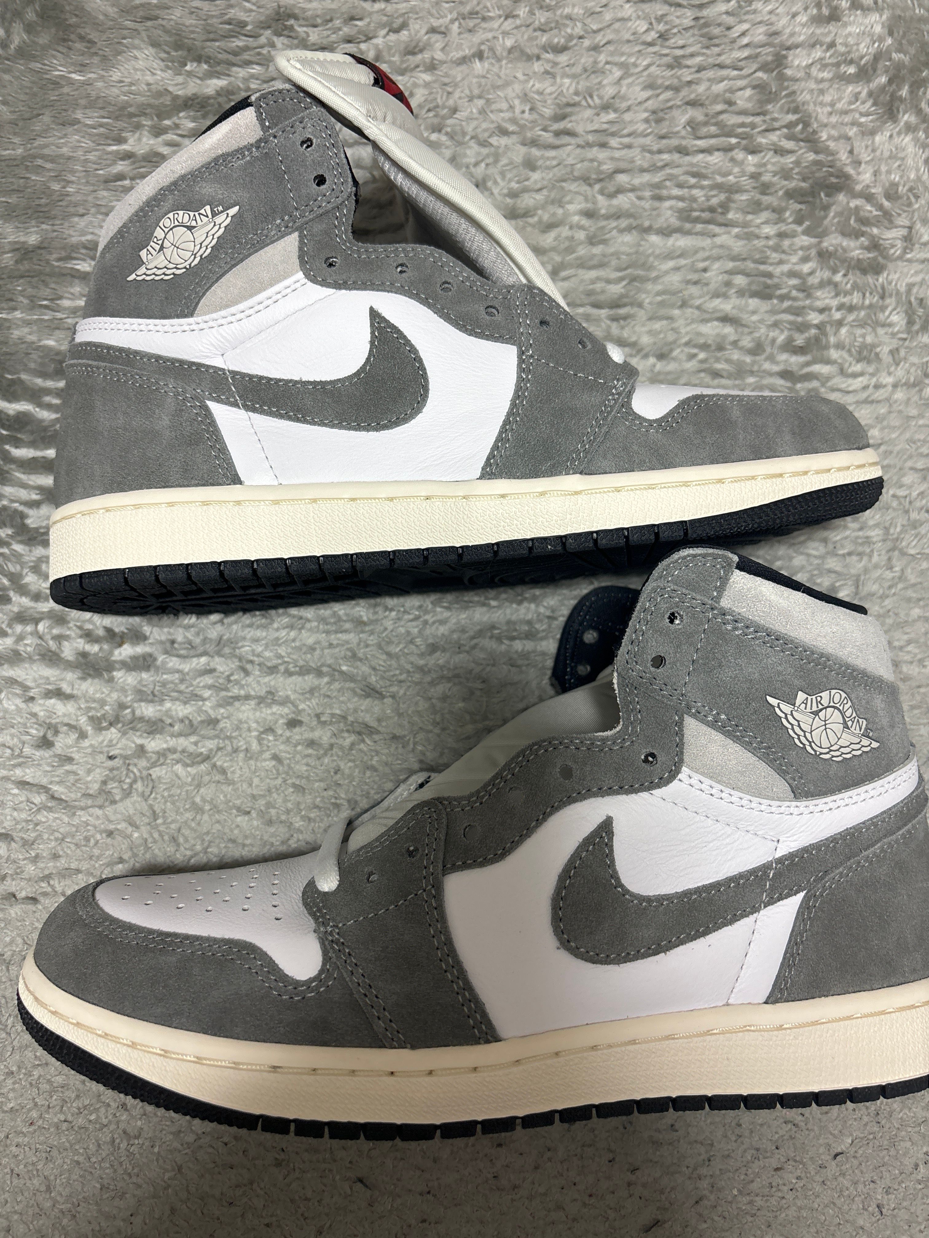 Nike Air Jordan 1 Retro High OG "Black and Smoke Grey"