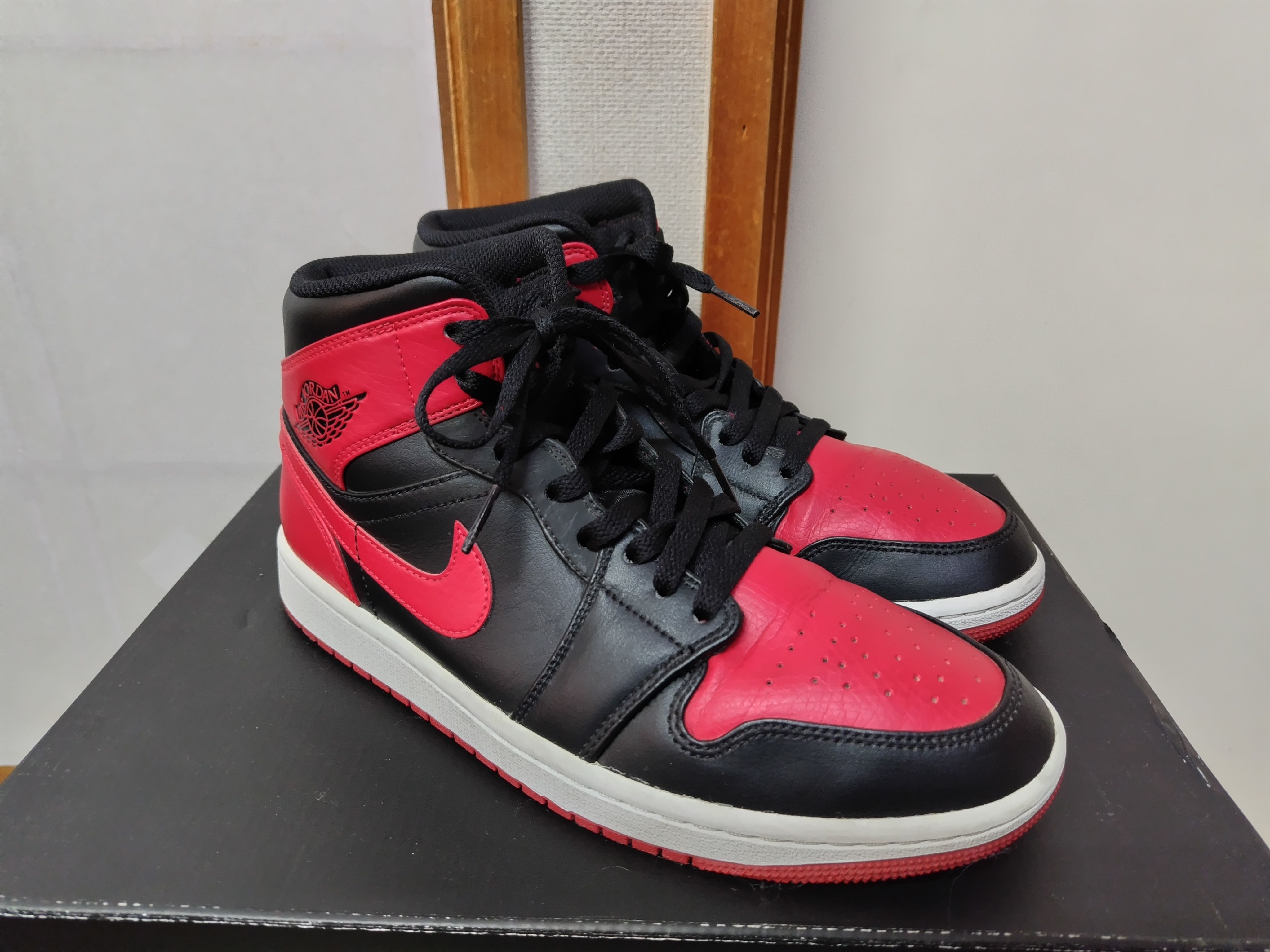 Nike Air Jordan 1 Mid "Bred"