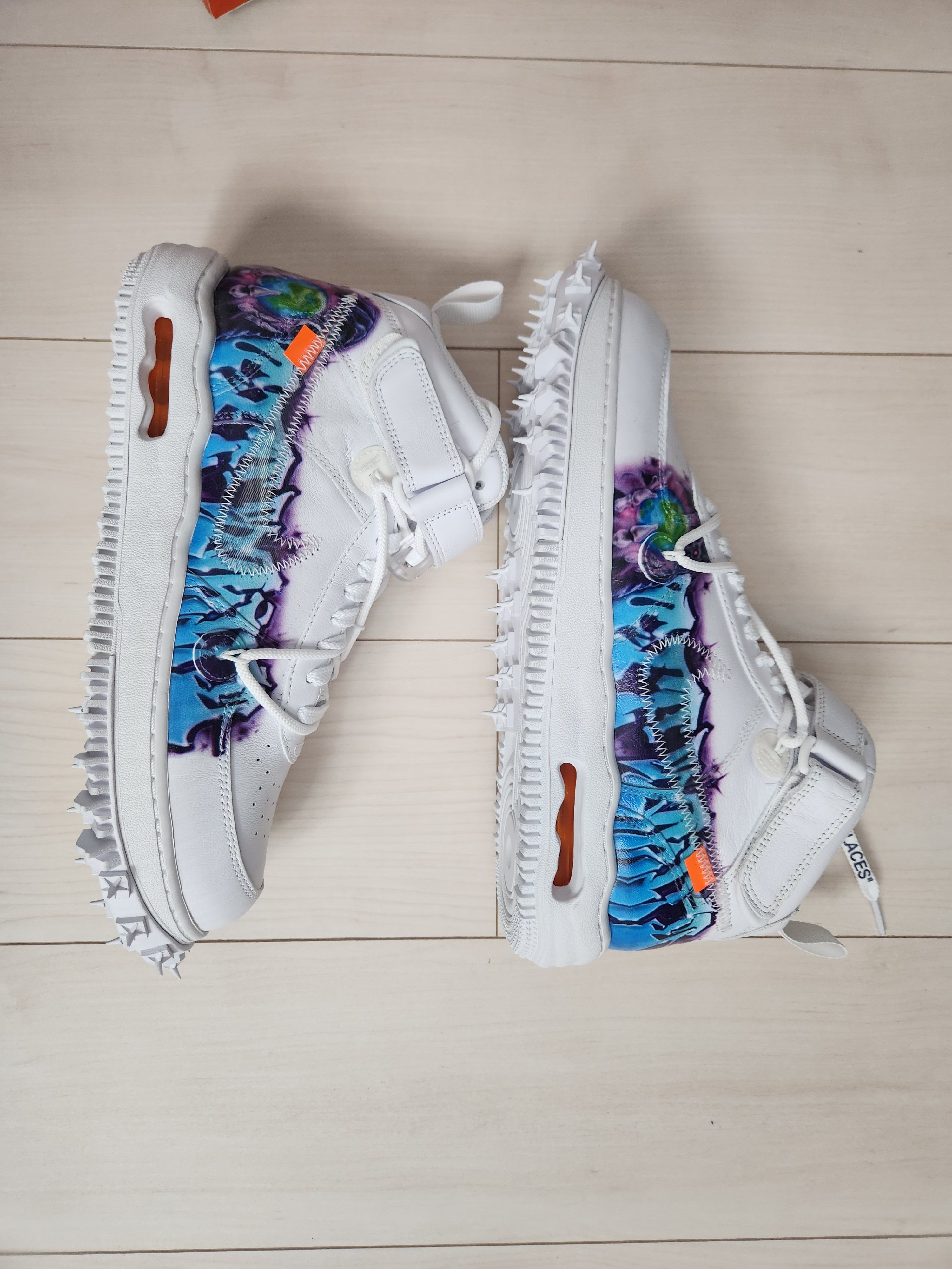 Off-White × Nike Air Force 1 Mid "Graffiti"