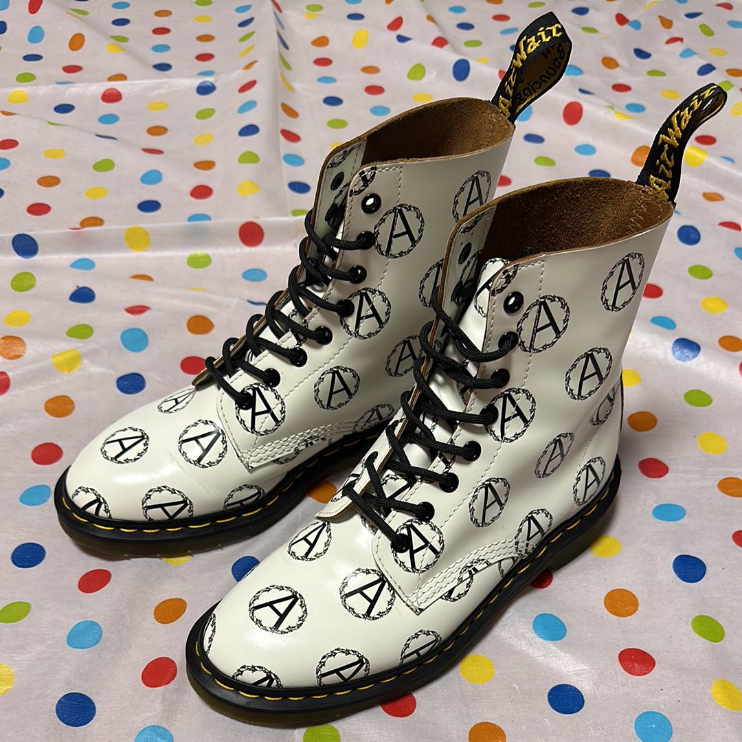 Supreme × UNDERCOVER × Dr.Martens Anarchy 8-Eye Boot "White"