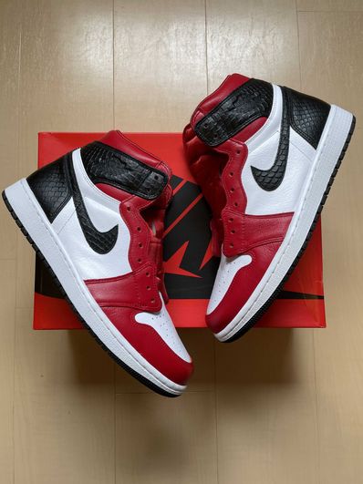 Nike Women's Air Jordan 1 High OG "Satin Red"