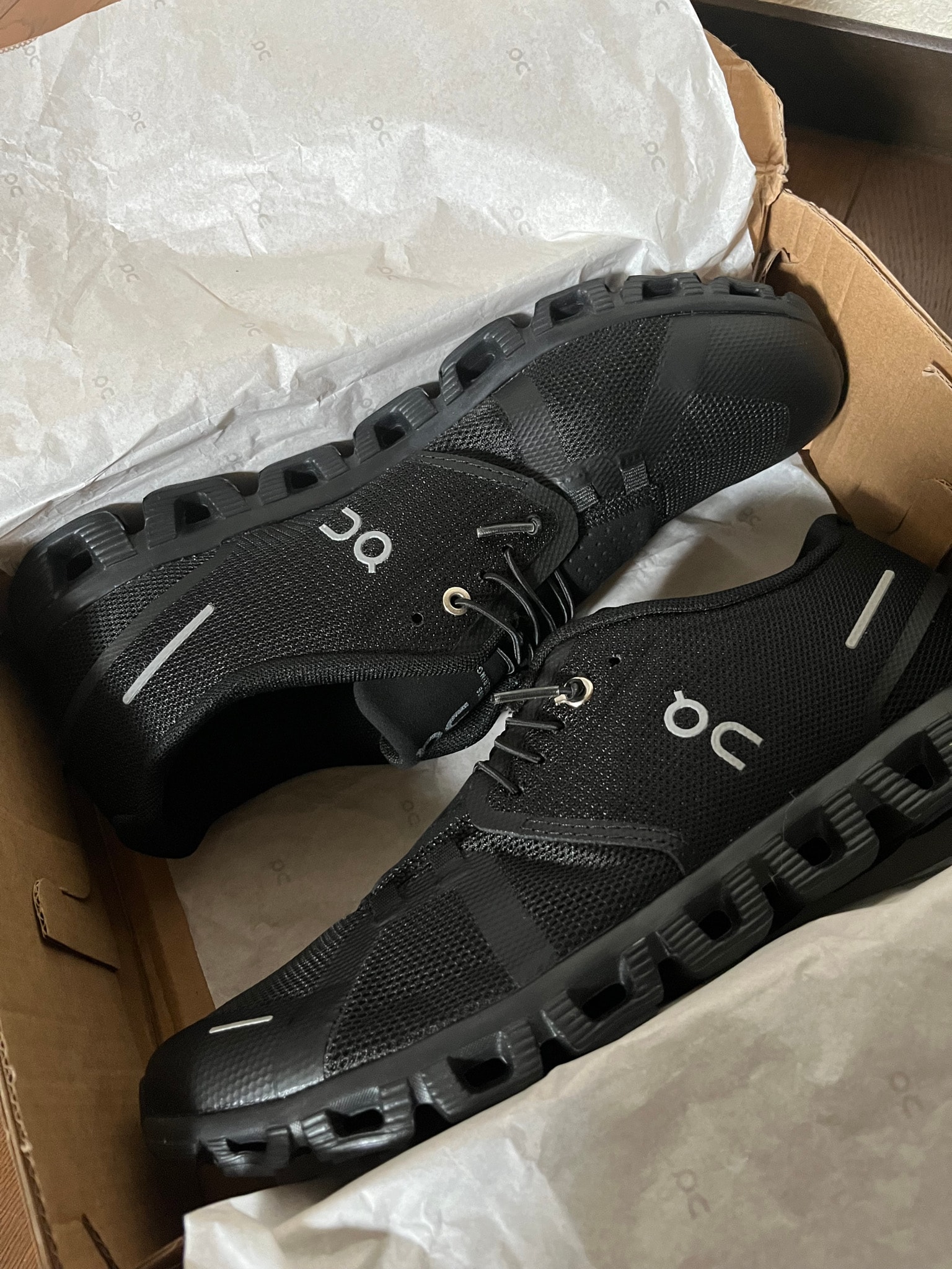 On Cloud 6 "Black/Black"