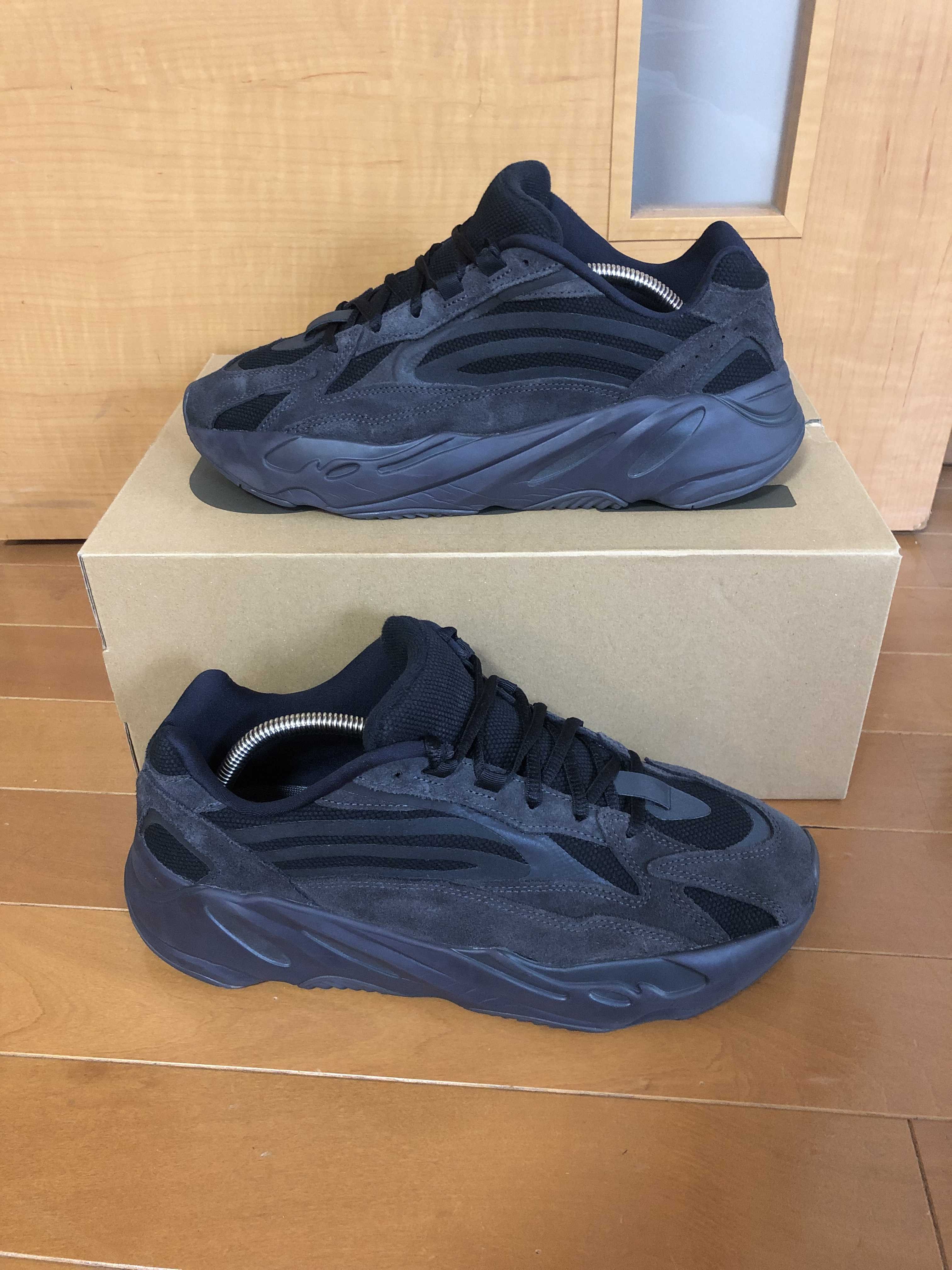 adidas YEEZY BOOST 700 V2 "Vanta"