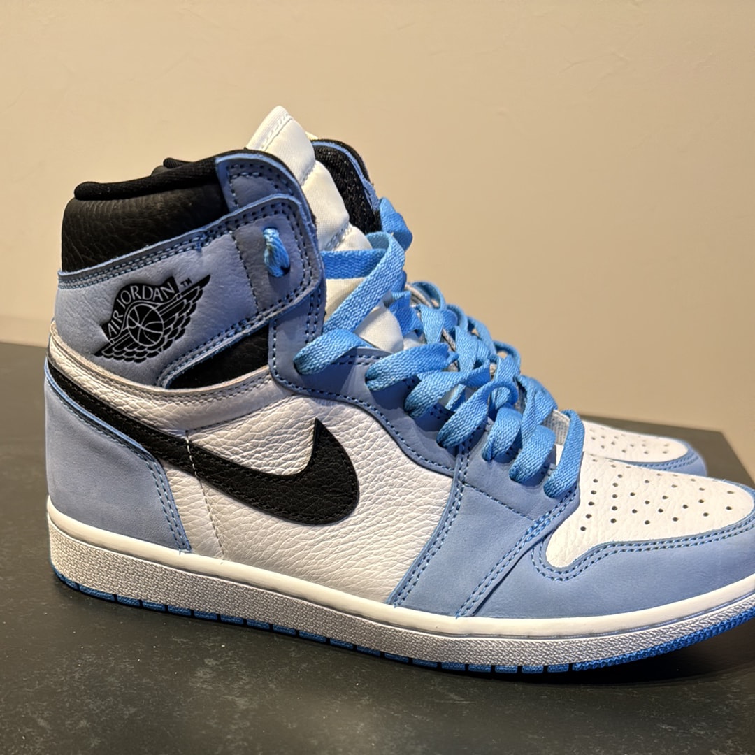 Nike Air Jordan 1 High OG "University Blue"