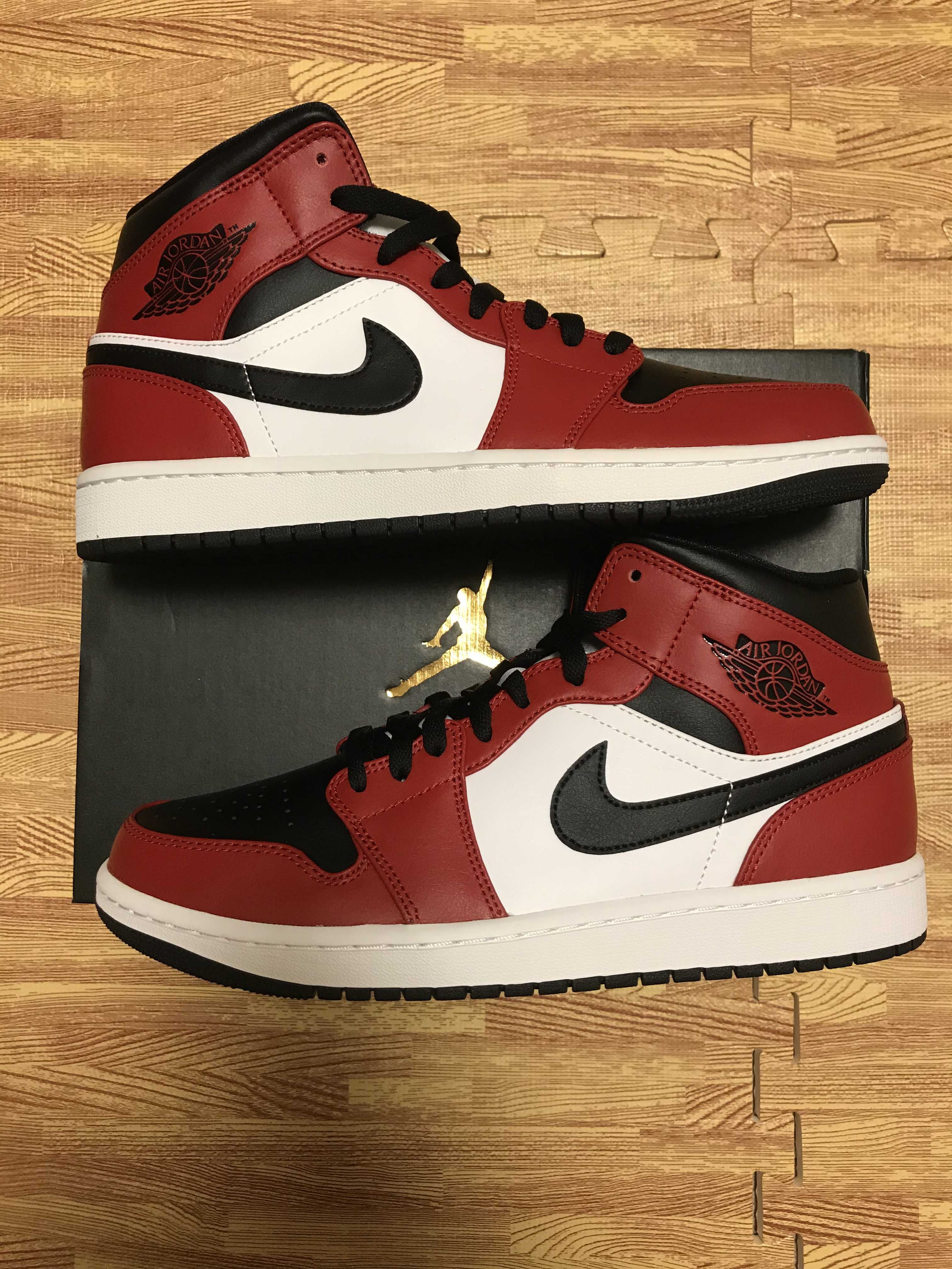 Nike Air Jordan 1 Mid "Chicago Black Toe"